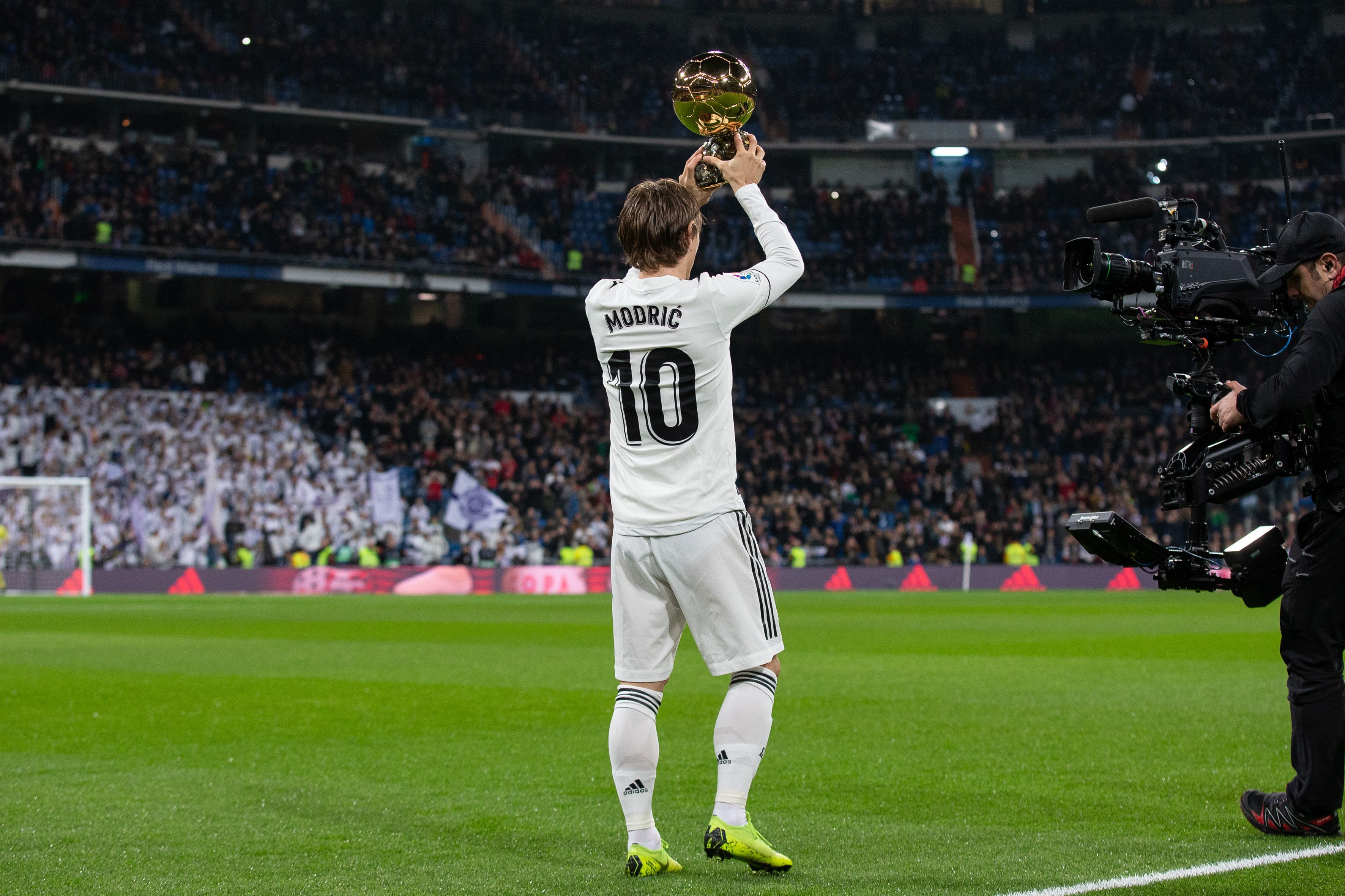 日职乙半场：神代庆人、村上悠绯破门，爱媛1-1熊本